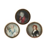 three antique round miniatures, one in the lid of a small box and two framed || Lot van drie antieke