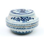 18th Cent. Chinese lidded snuff or pill box in porcelain with a blue-white decor with figures ||