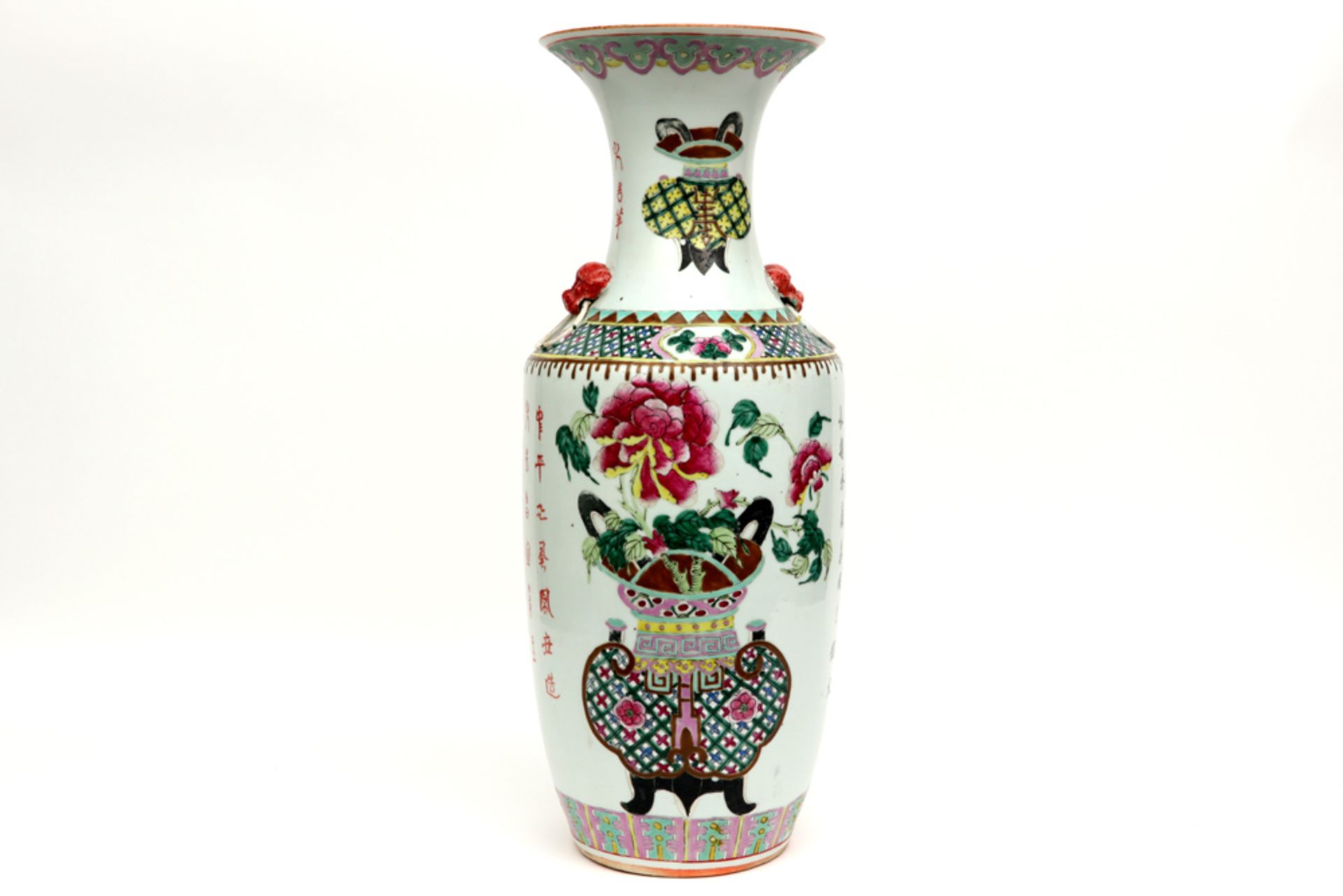 antique Chinese vase in porcelain with polychrome decor || Antieke Chinese vaas in porselein met een