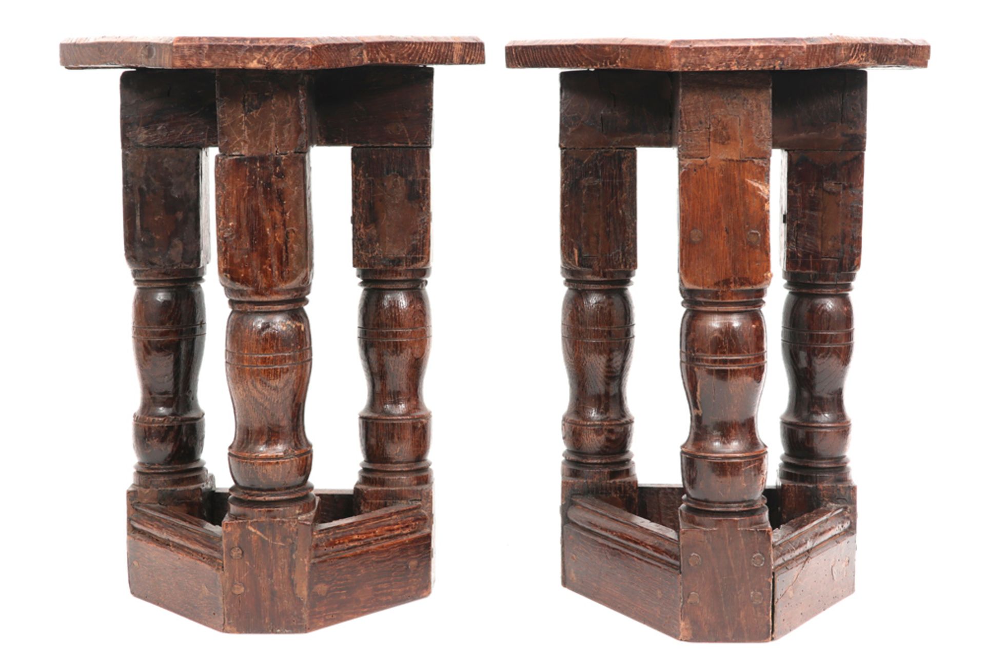 pair of oak stools || Paar krukjes in eik - hoogtes : 44 cm