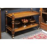 19th Cent. English mahogany one tier dumbwaiter || Negentiende eeuwse Engelse dumbwaiter met