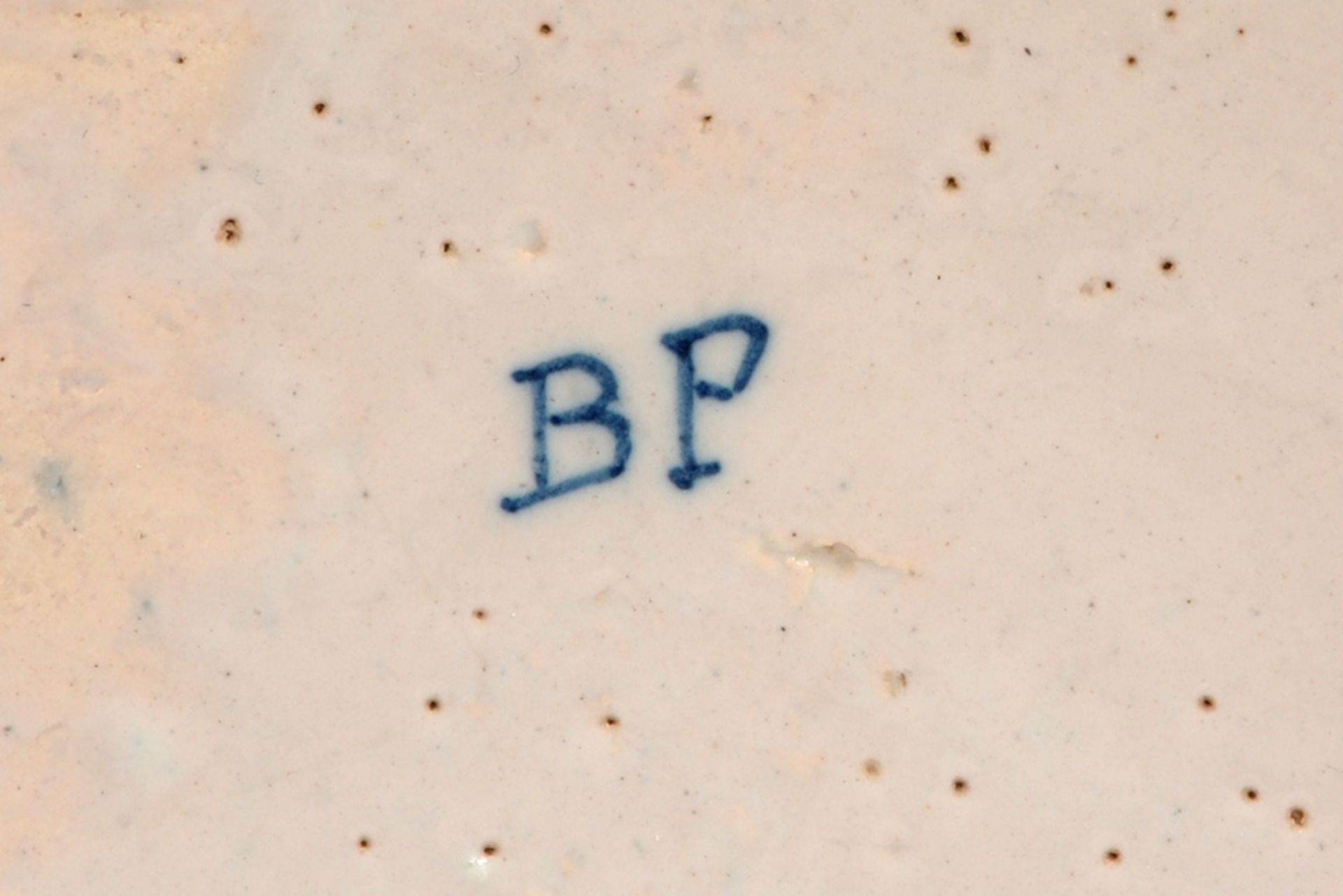 18th Cent. tobacco jar in ceramic from Delft, marked " BP ", with a blue-white "Burgamot" decor - - Image 5 of 5