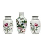 three marked Chinese Republic period porcelain vases with polychrome decor || Lot (3) gemerkt