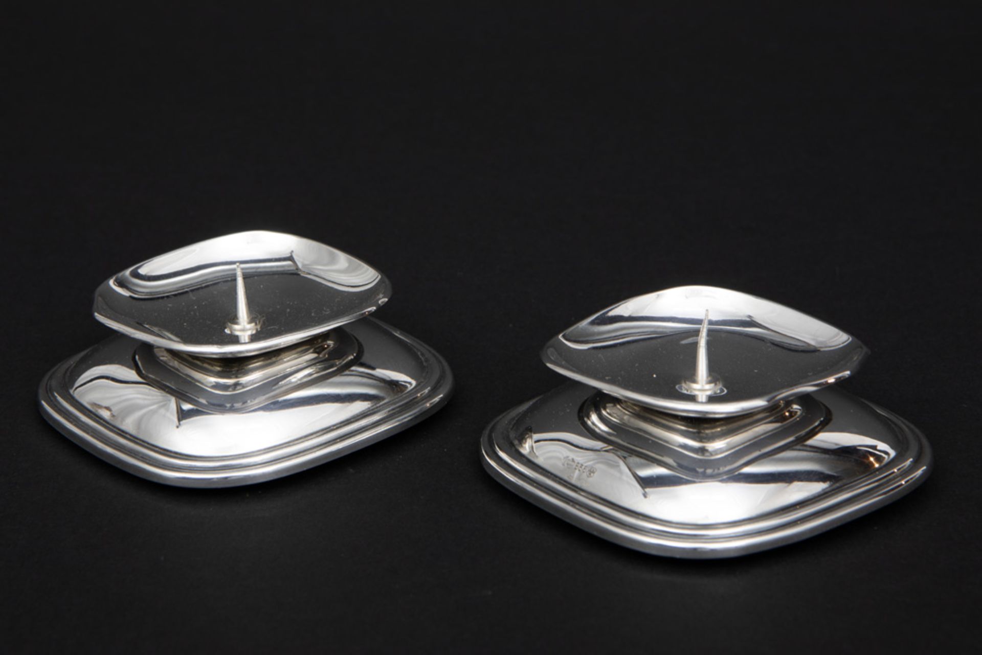 pair of small German sixties' candlesticks in "835" marked silver || Paar sixties' kandelaartjes - Image 2 of 3