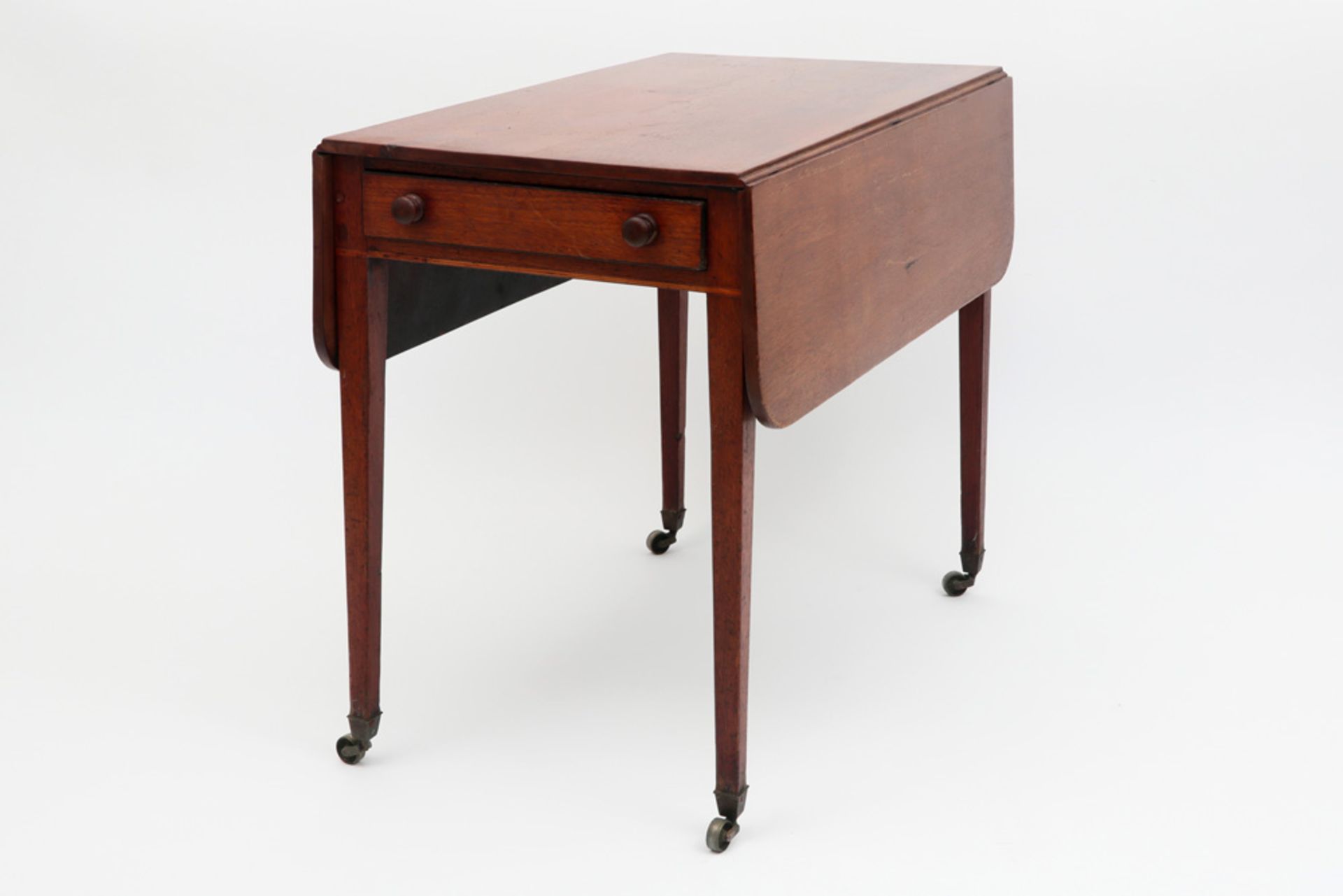 antique English mahogany folding table || Antieke Engelse klaptafel met lade in acajou
