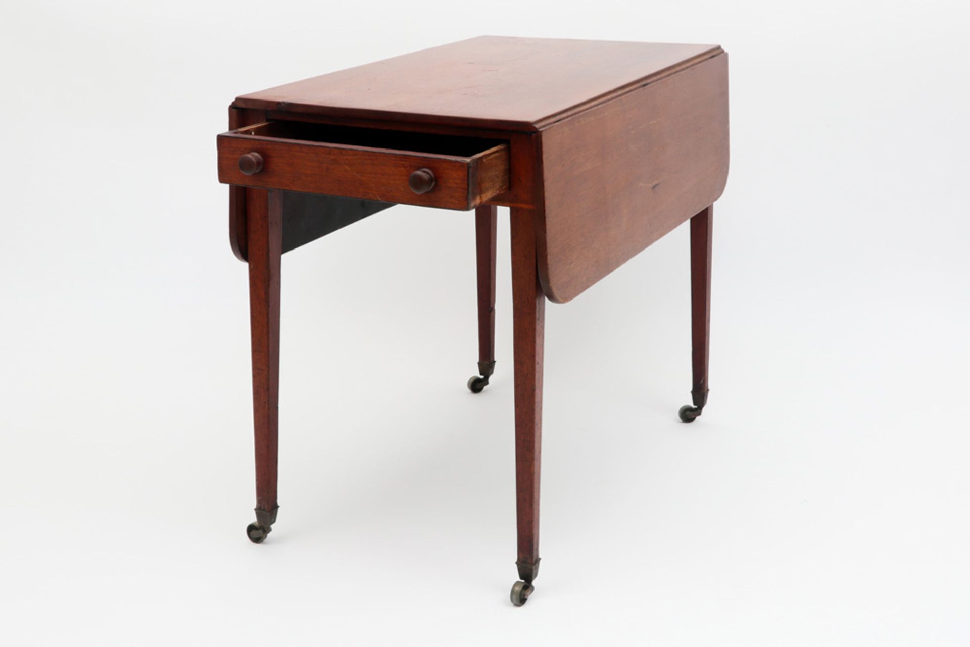 antique English mahogany folding table || Antieke Engelse klaptafel met lade in acajou - Image 2 of 3