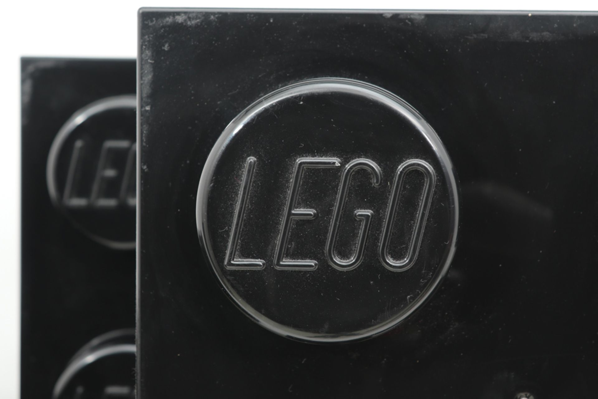 four black stackable "Lego" marked storage boxes || Vier zwarte, stapelbare "Lego" - opbergdozen - - Image 2 of 3