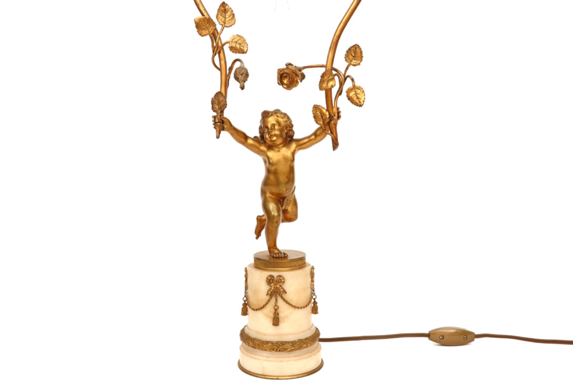 table lamp with an antique Louis XVI style base in gilded bronze and white marble with a Cupid - Bild 2 aus 3