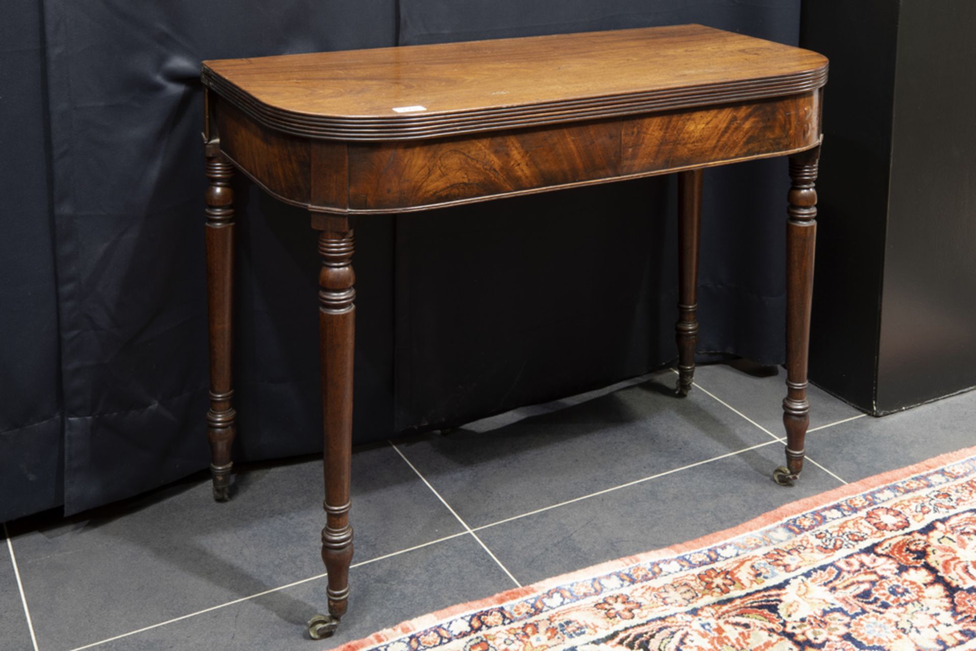 19th Cent. English mahogany games' table || Negentiende eeuwse Engelse kaarttafel in acajou