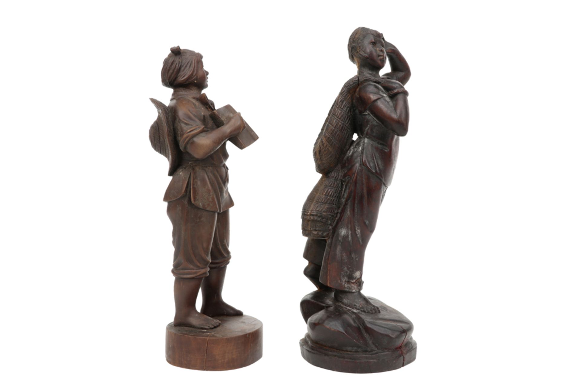 pair of Chinese Cultural Revolution period sculptures in wood || Paar Chinese houtsculpturen uit - Image 2 of 4