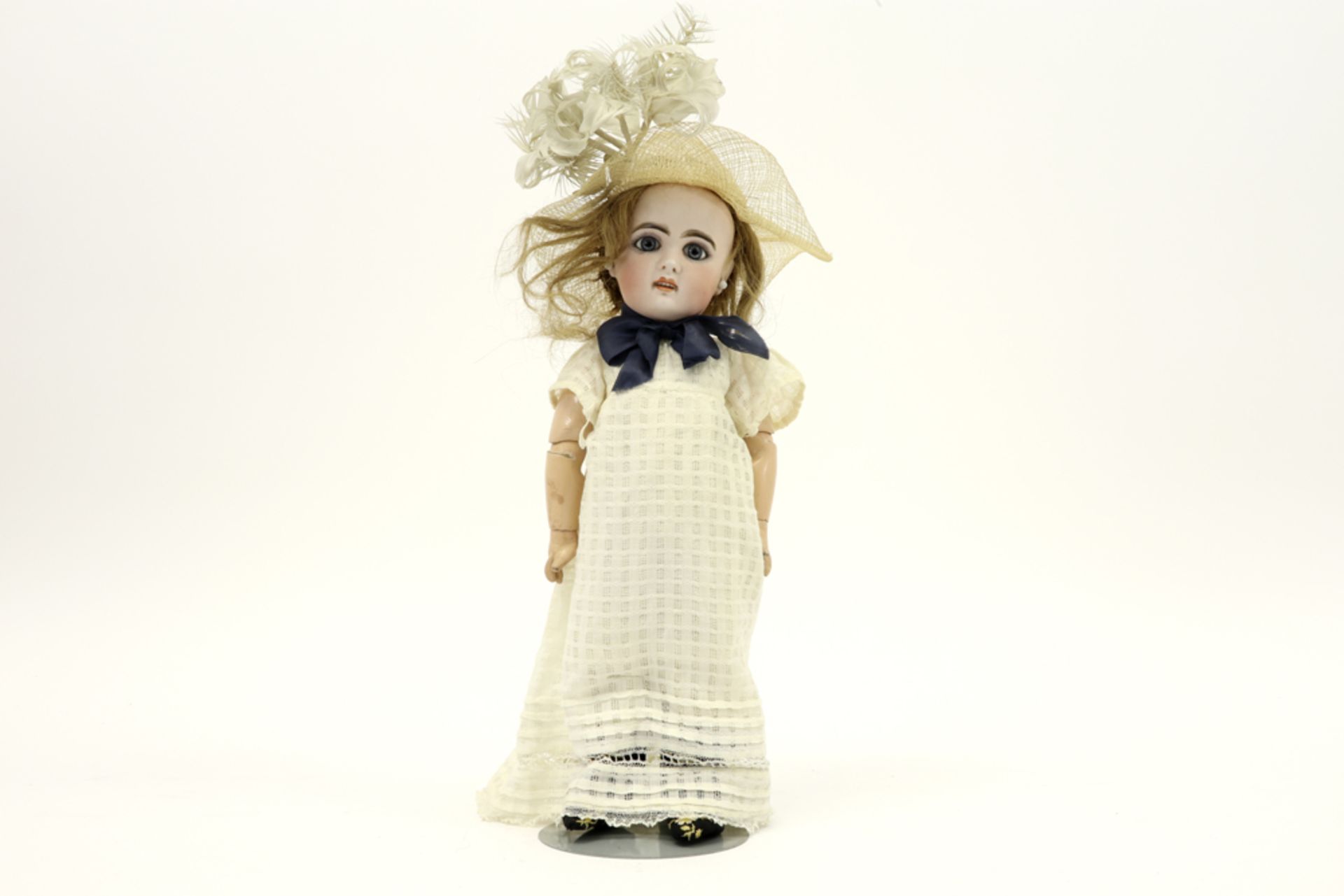 antique "Tête Jumeau 5" marked porcelain head doll ||JUMEAU antieke meisjespop met hoofd in