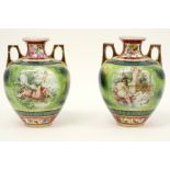 pair of antique vases in marked Viennese porcelain||Paar antieke vazen in gemerkt Weens porselein
