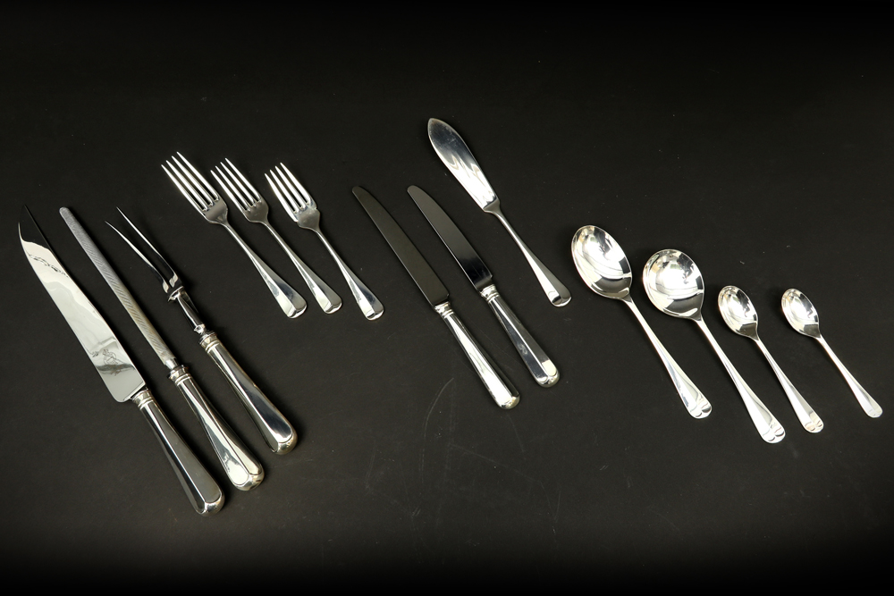 box with a set of 130-pieces of EPNS marked cutlery||Kist met een 130-delig Engels bestek in gemerkt - Bild 3 aus 4