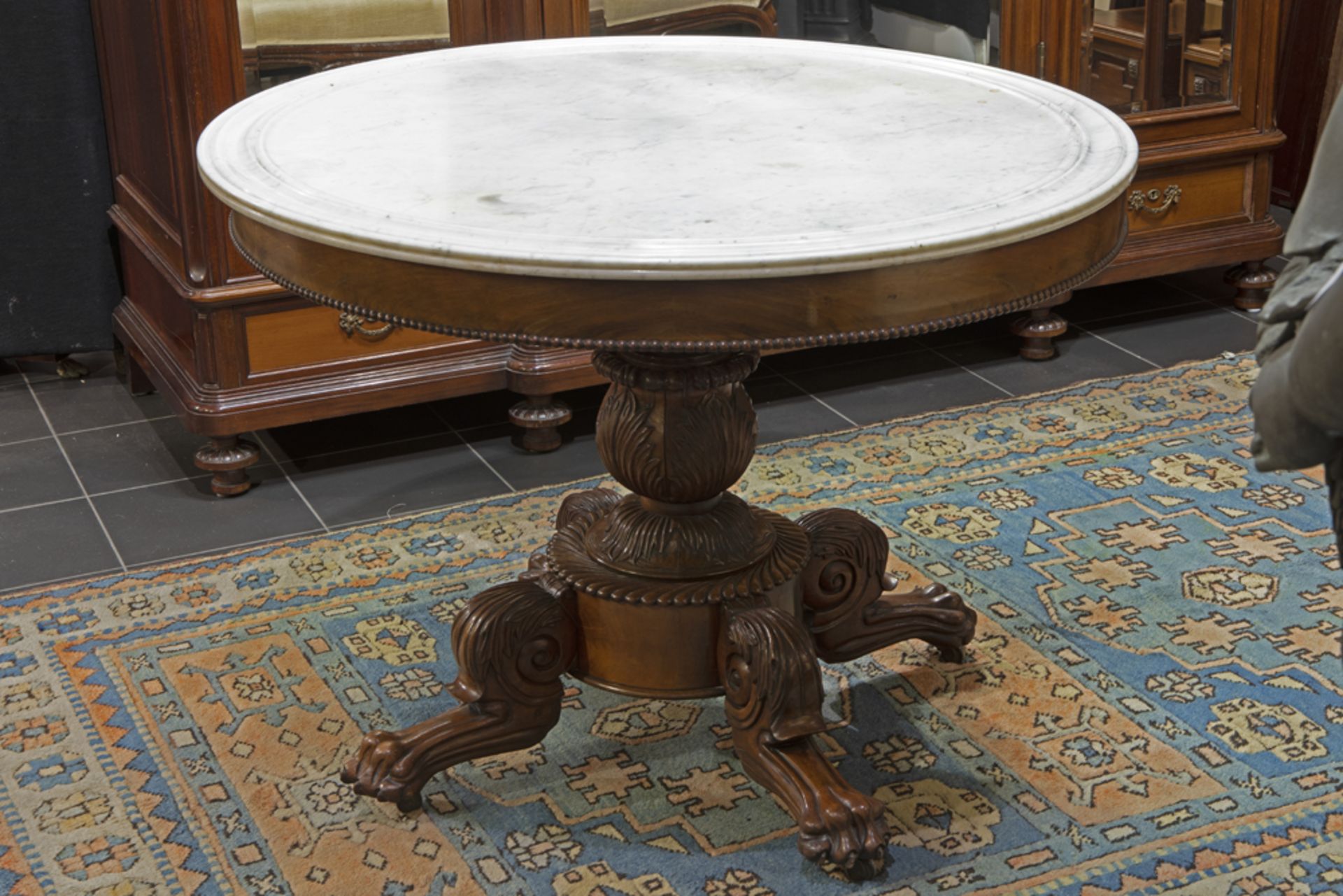 19th Cent. English guéridon in mahogany with a white marble top||Negentiende eeuwse Engelse guéridon