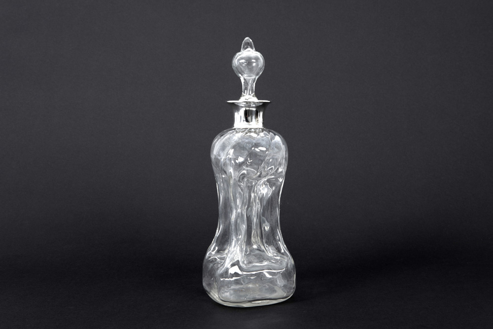 antique English decanter in clear glass with a mounting in marked silver||Antieke Engelse zgn "knijp - Bild 2 aus 4