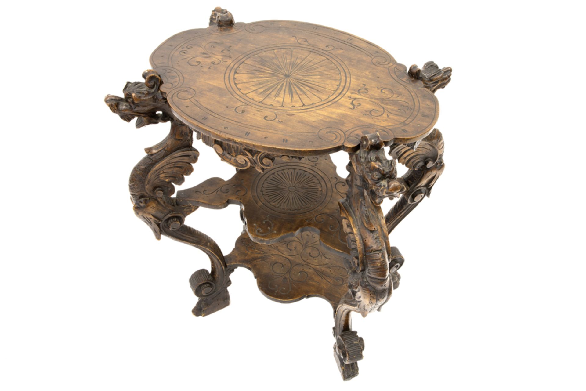 small antique occasional table in walnut with four sculpted dragon shaped legs||Antieke - Image 3 of 3