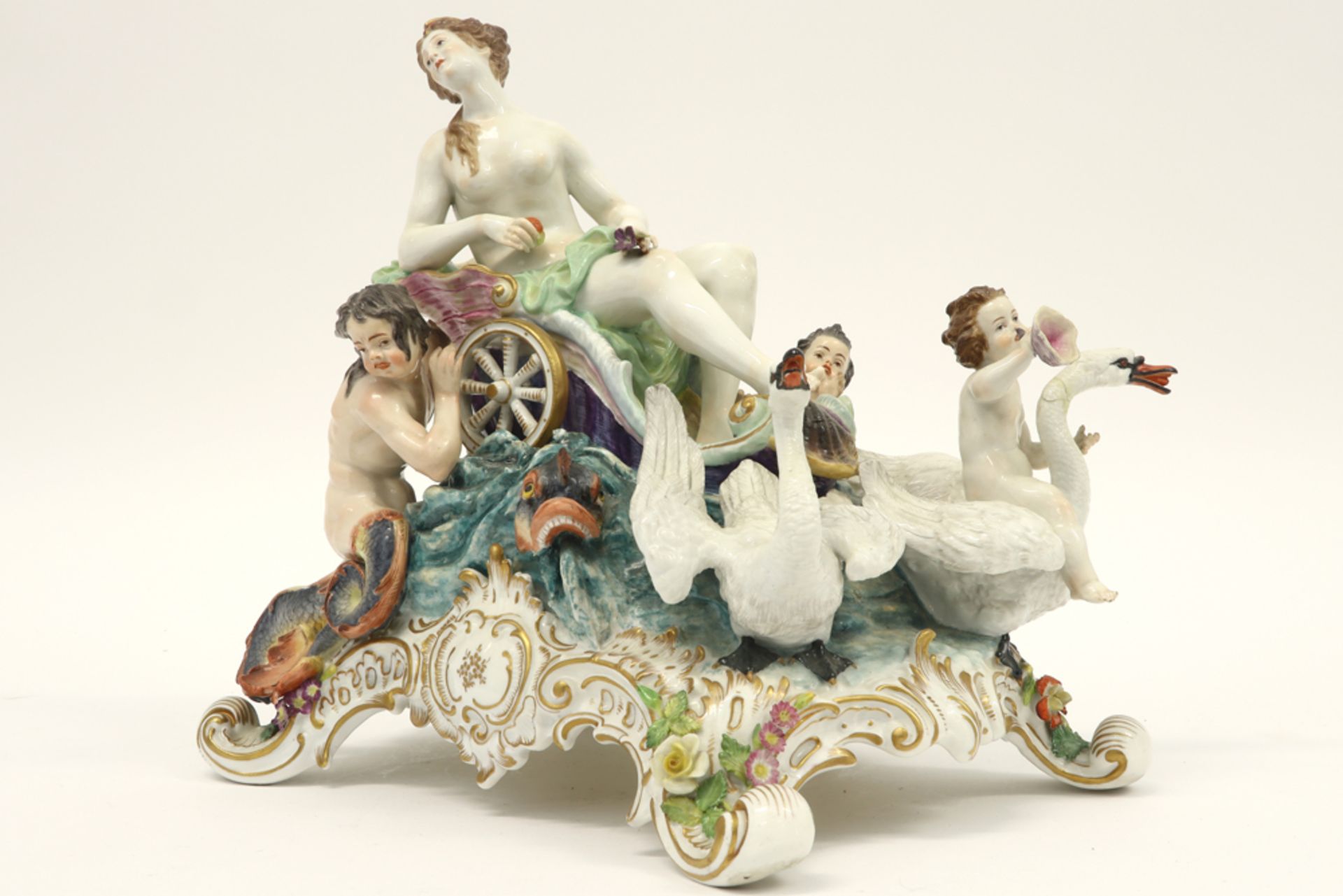 20th Cent. group in Dresden marked porcelain||Groep in porselein gemerkt Dresden met een - Image 2 of 5