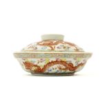 Chinese lidded bowl in marked porcelain with a polychrome decor with phoenix and dragon||Chinese