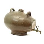 rare 17th Cent. wine container with its original tap||Zeldzame zeventiende eeuwse wijnkruik in