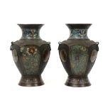 pair of antique Japanese vases in marked bronze with cloisonné||Paar antieke Japanse vazen in