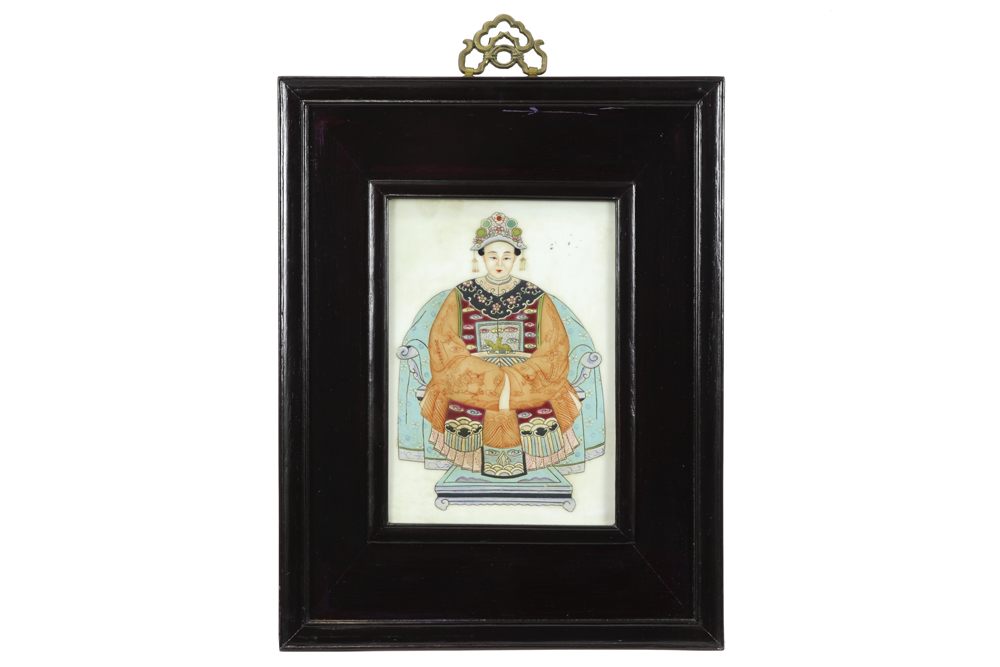 pendant of two Chinese family portraits painted on porcelain - framed||Pendant Chinese schilderingen - Image 3 of 3