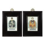 pendant of two Chinese family portraits painted on porcelain - framed||Pendant Chinese schilderingen