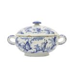 18th Cent. lidded tureen in ceramic fro Delft with a blue-white Chinese style decor||Achttiende