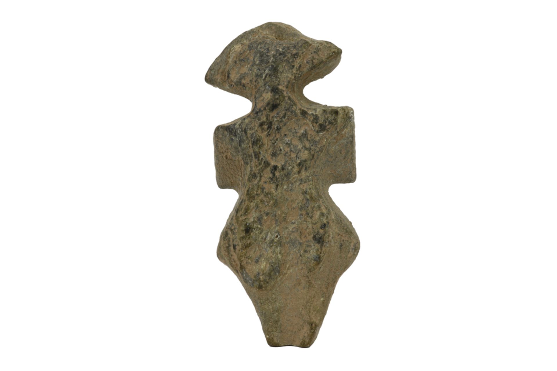 European neolithic Donau Culture maternity symbol in stone||EUROPA - DONAU-CUTUUR (5000 - 3500 BC) - Image 2 of 3