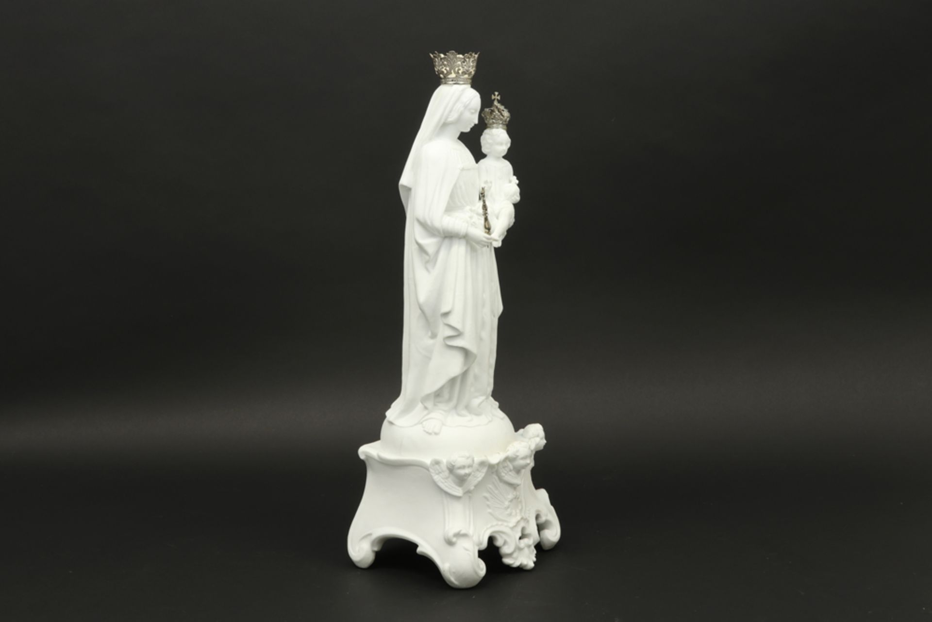 antique sculpture in biscuit-porcelain with silver crowns and staff||Antieke sculptuur in - Image 3 of 3