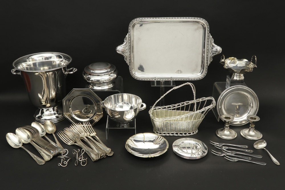 several silverplated items amongst which a nice Art Deco (dinner)-tray||Lot verzilverd metaal met - Bild 2 aus 2