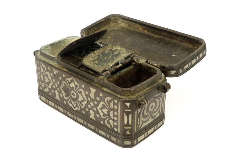 antique Persian (jewelry/money) box in bronze with silver inlay with lotusflowers decor||Antiek - Bild 4 aus 5