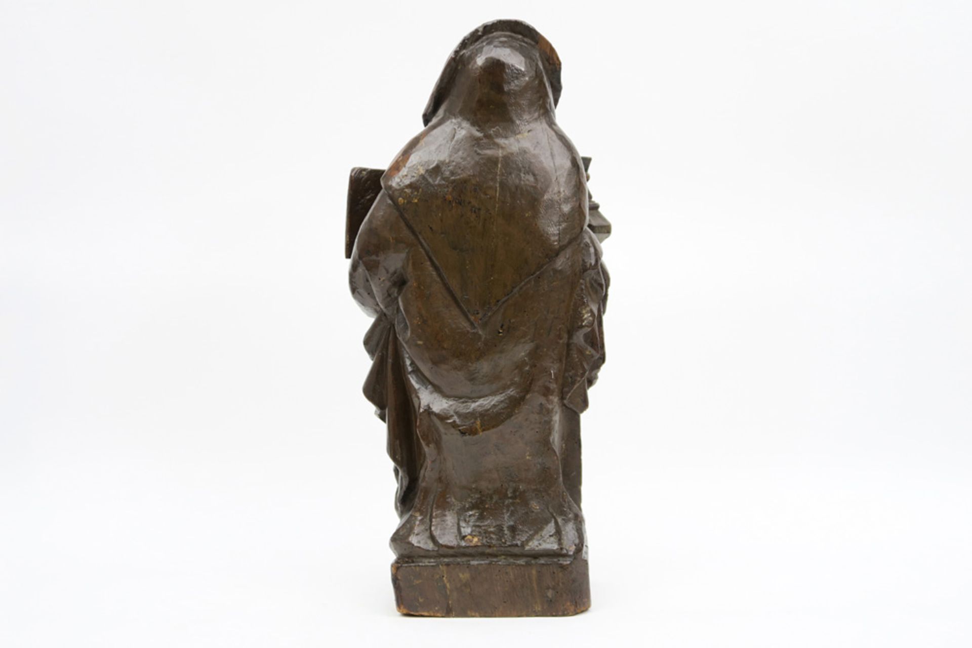 17th/18th Cent. "Saint" sculpture in wood||Antieke houtsculptuur : "Heilige met boek en ciborie" - - Bild 4 aus 5
