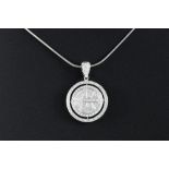 cercle-shaped pendant in white gold (18 carat) with ca 0,90 carat of high quality brilliant cut