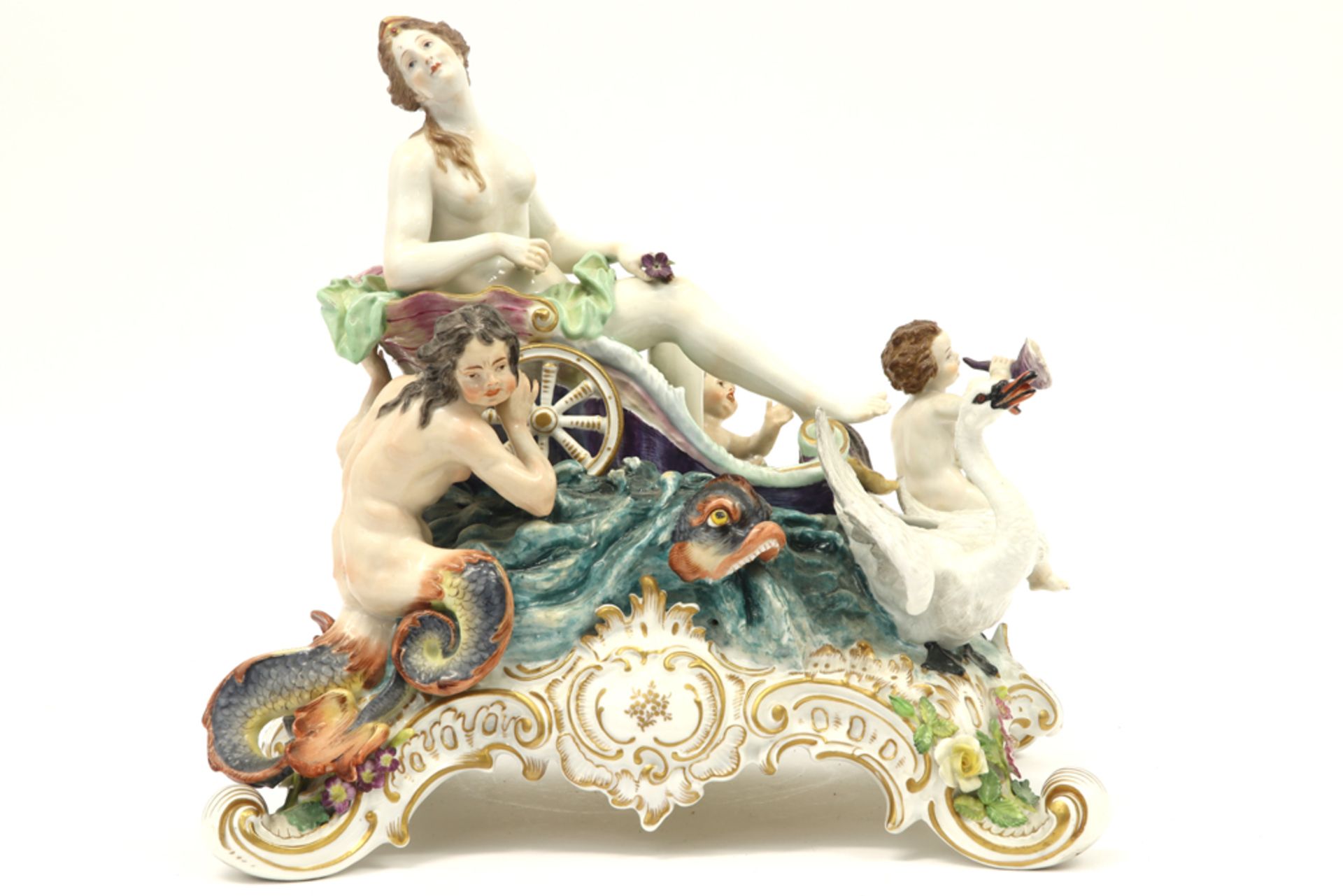 20th Cent. group in Dresden marked porcelain||Groep in porselein gemerkt Dresden met een