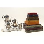 lot with silverplated metal amongst which a coffee set and cutlery||Lot verzilverd metaal met