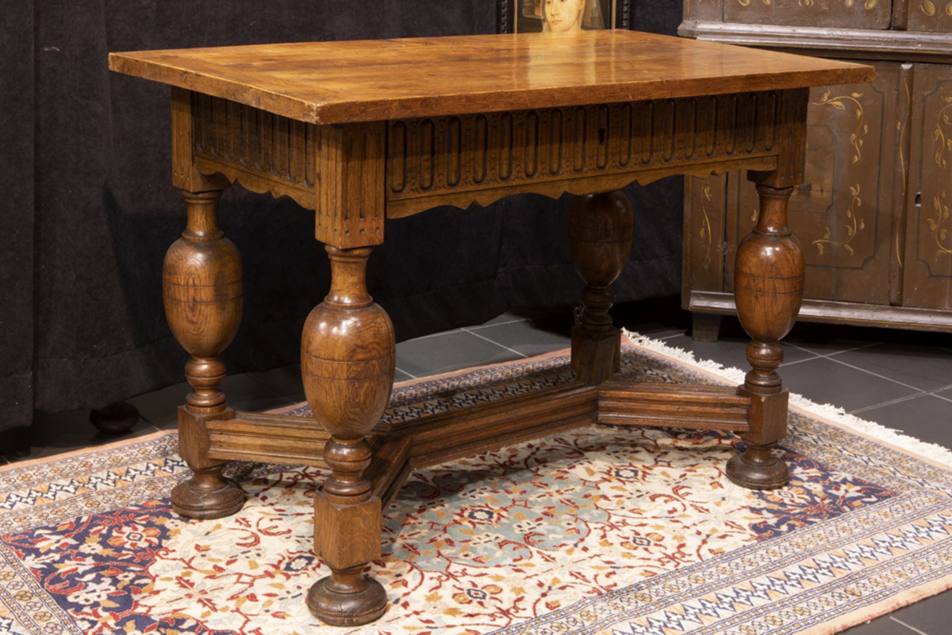 small antique Renaissance style oak table with drawer||Antiek Renaissance betaaltafeltje met lade in