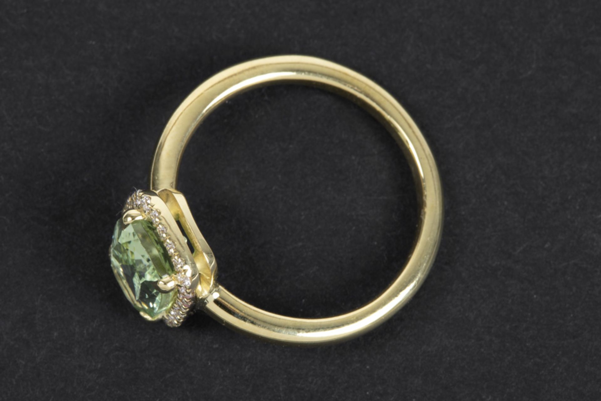 ring in yellow gold (18 carat) with a 2,35 carat natural cushion cut Tourmaline surrounded by 0,16 - Image 2 of 3