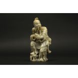 Chinese soapstone "Fisher" sculpture||Chinese sculptuur in soapstone : "Visser met vangst" -