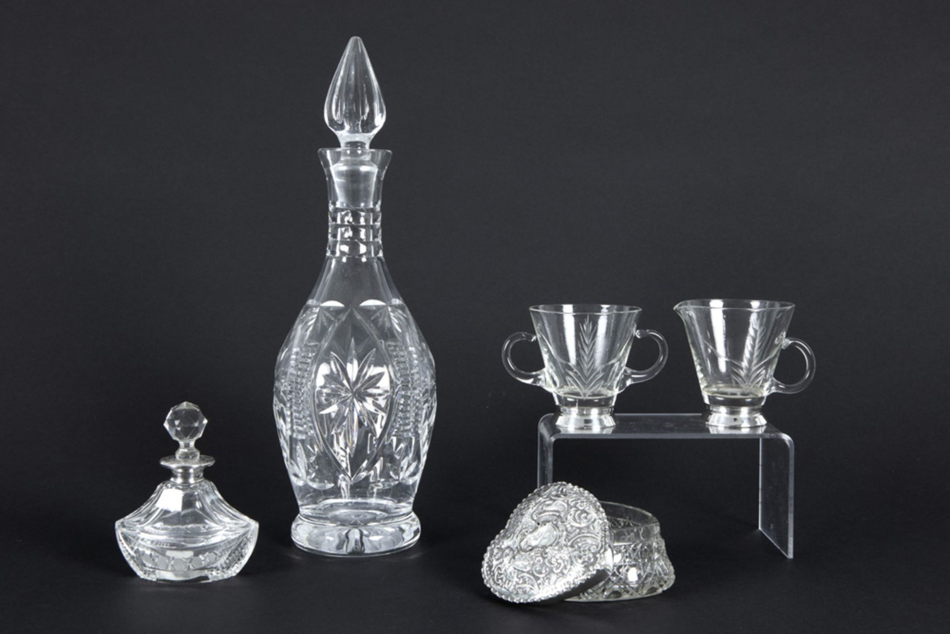 several items in clear crystal and silver : cremeset, set of pepper, perfume- and powder box||Lot (6 - Image 3 of 6