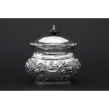 antique tea box in William Aitkin signed and marked silver ||WILLIAM AITKIN antieke theedoos met
