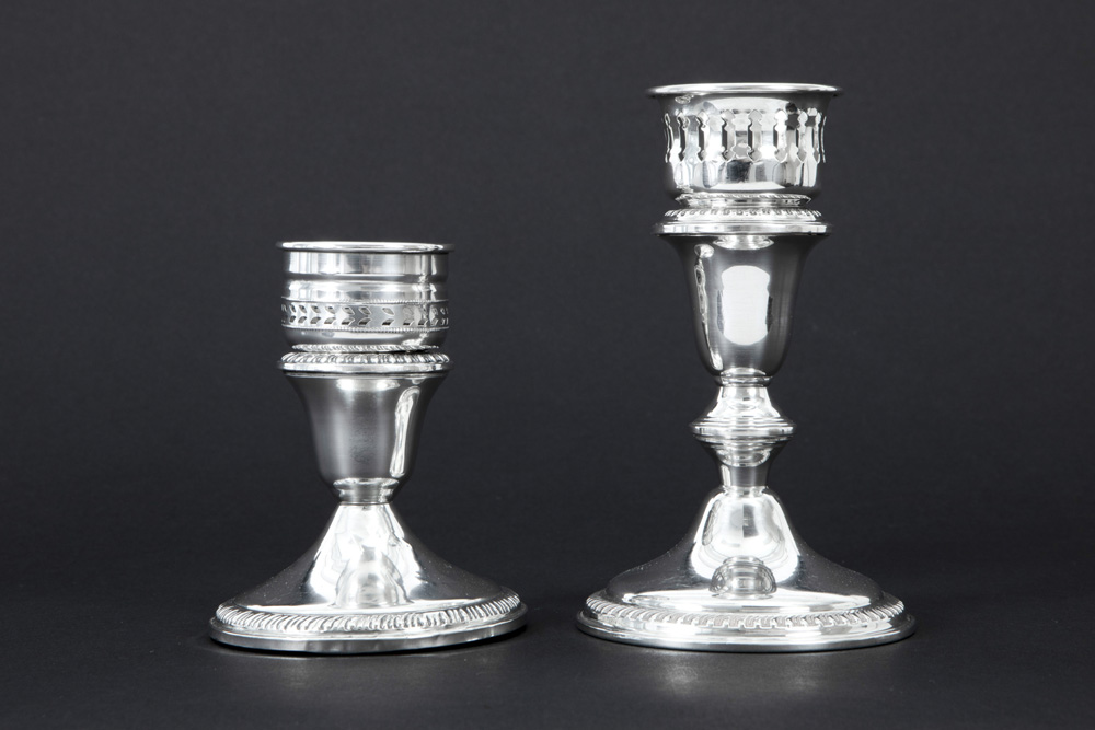 two "Empire" signed candlesticks in marked sterling silver ||EMPIRE lot van twee kandelaars voor - Bild 2 aus 6