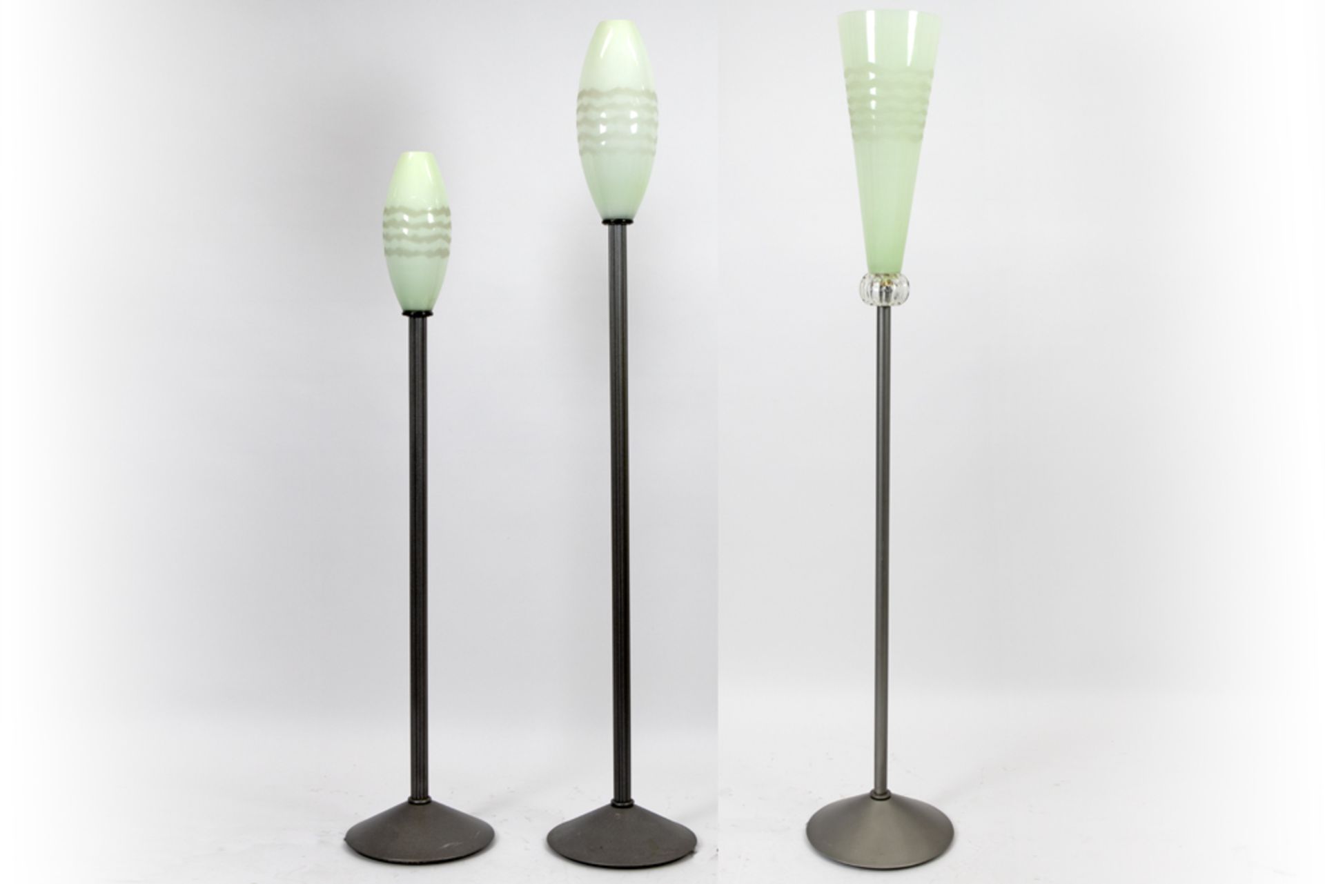 two Barovier & Toso marked floorlamps in Murano glass and metal||BAROVIER & TOSO lot van twee