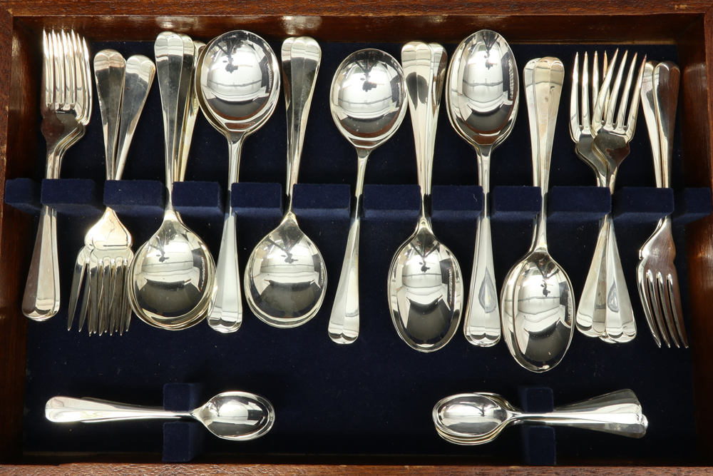 127-pieces of Sheffield cutlery||Kist met 127-delig bestek uit Sheffield - Image 5 of 7