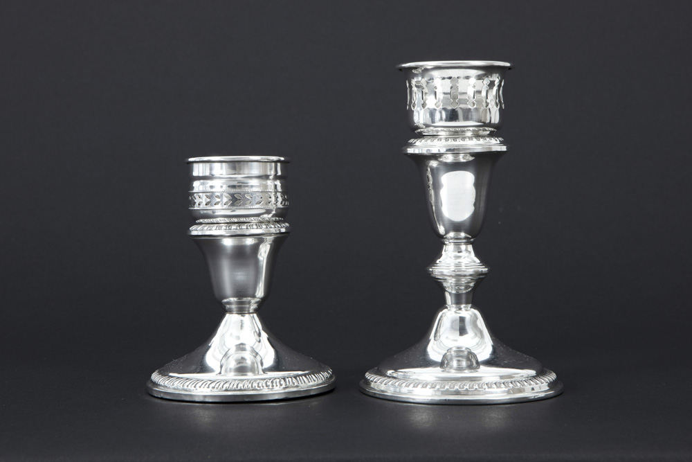 two "Empire" signed candlesticks in marked sterling silver ||EMPIRE lot van twee kandelaars voor