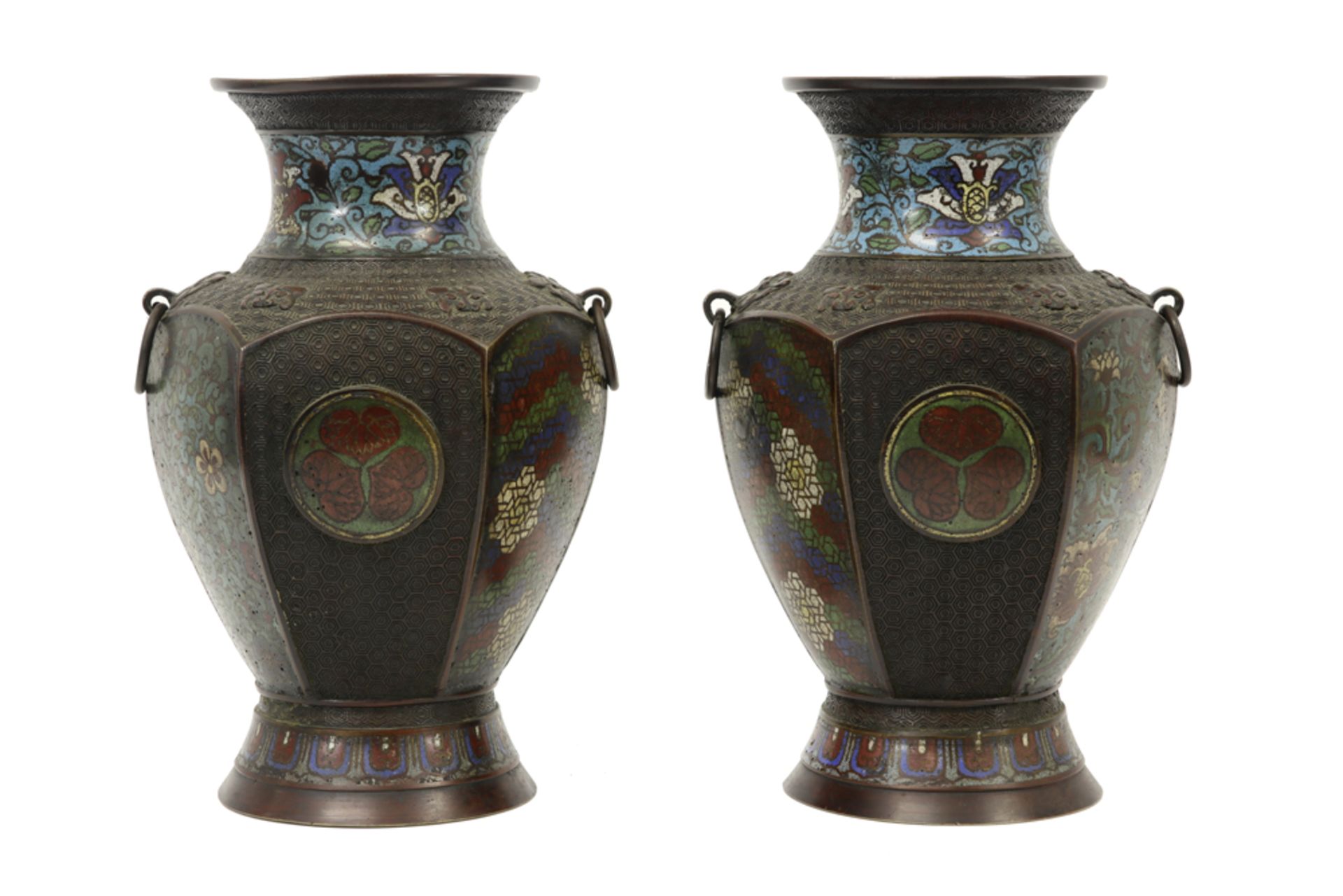 pair of antique Japanese vases in marked bronze with cloisonné||Paar antieke Japanse vazen in - Image 2 of 5