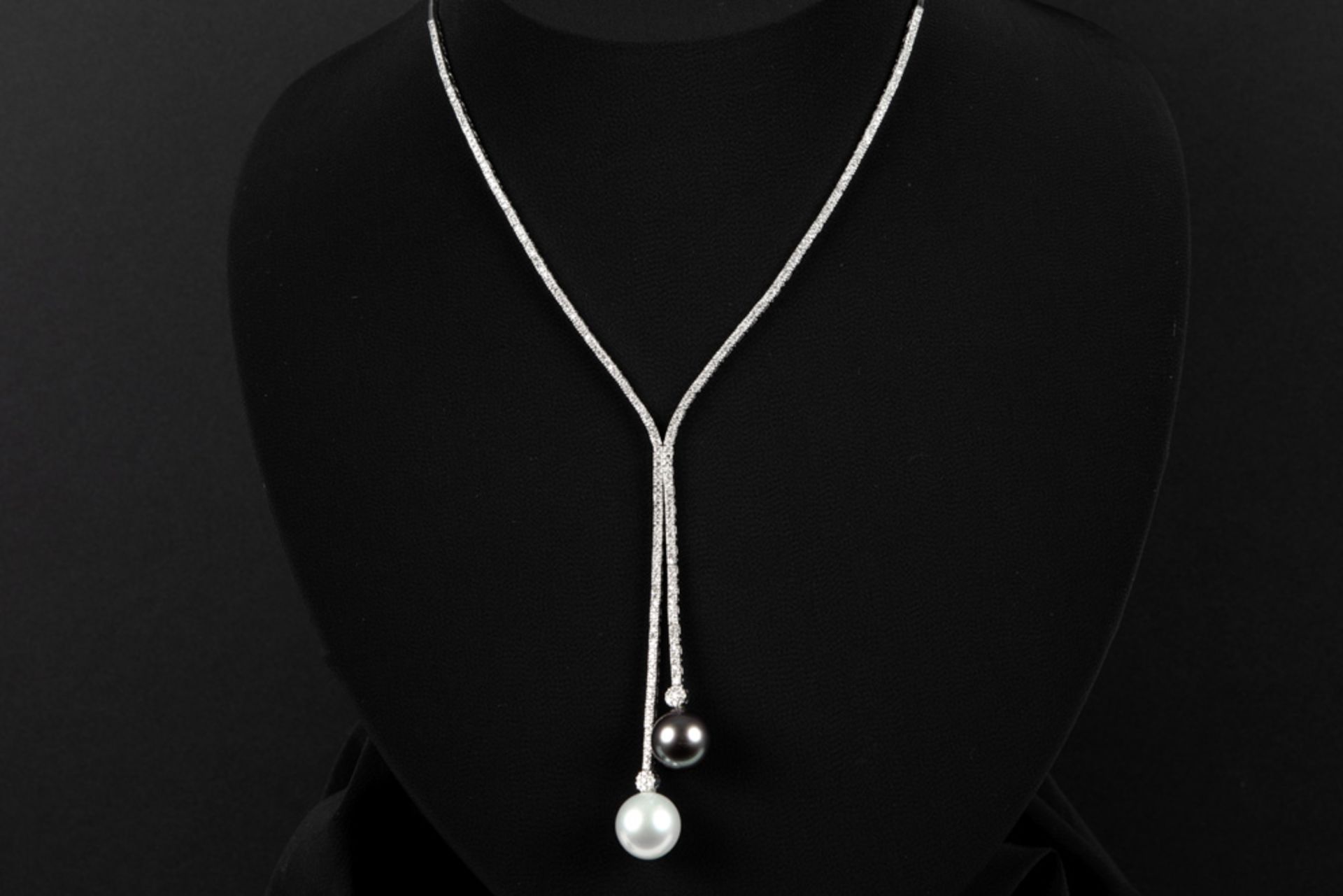very elegant necklace in white gold (18 carat) with ca 1,50 carat of high quality brilliant cut