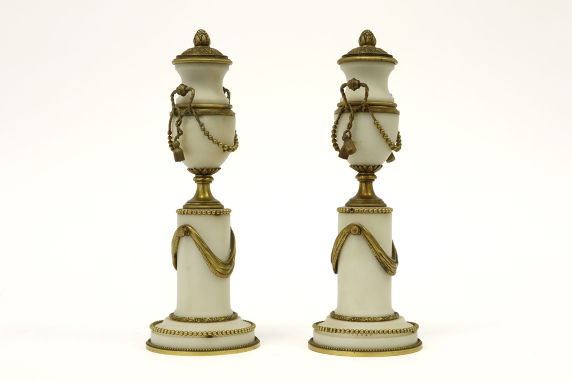 pair of late 18th Cent. Louis XVI style lidded vases on pillar in white marble and gilded bronze|| - Image 2 of 2