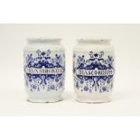 pair of 18th Cent. quite big pharmaceutical jars in ceramic from Delft with a blue-white decor||Paar