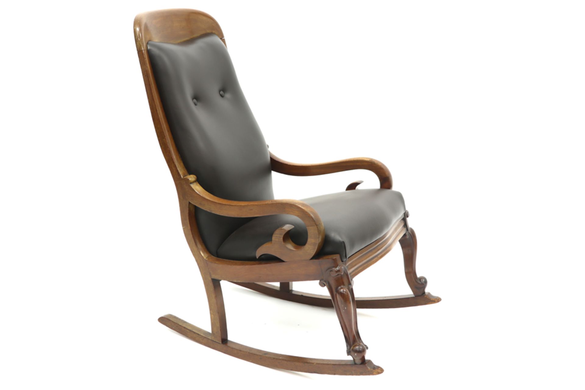 antique mahogany rocking chair with leather upholstery||Antieke schommelstoel in acajou met