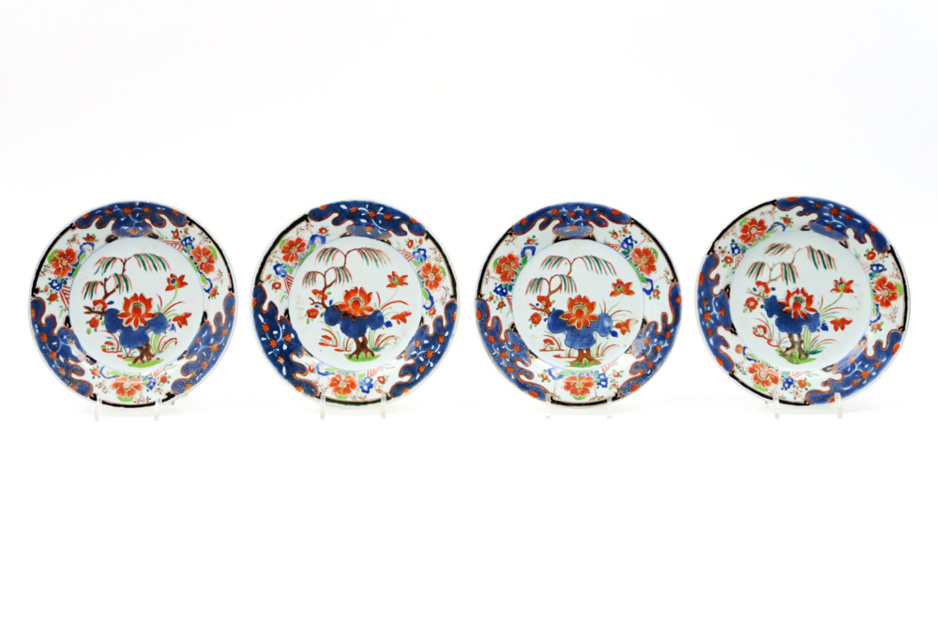 series of four 18th Cent. Chinese plates in porcelain with a polychrome lotusflowers decor||Reeks